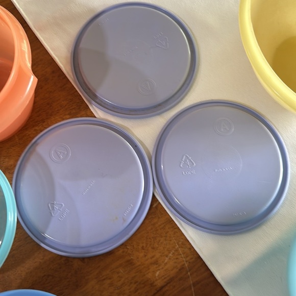 Set of assorted Tupperware items - Picture 6 of 9